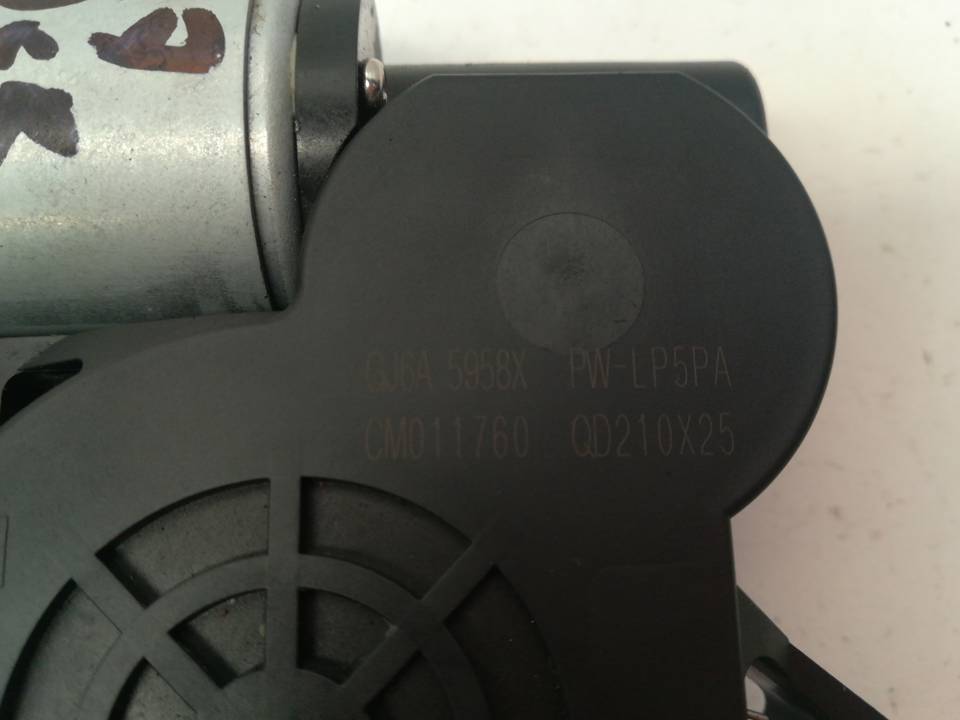 MOTOR ELEVALUNAS TRASERO DERECHO