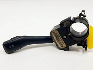MANDO INTERMITENTES 8L0953513G VOLKSWAGEN GOLF IV BERLINA (1J1) Autodesguaces Alicante