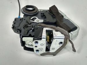 CERRADURA PUERTA TRASERA DERECHA U46A0717 LEXUS IS200 (DS2/IS2) Autodesguaces Alicante