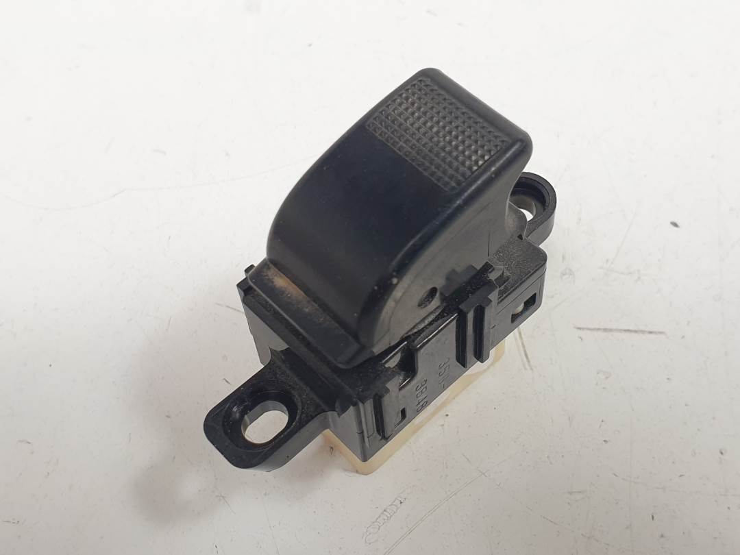 MANDO ELEVALUNAS DELANTERO IZQUIERDO - 3583B48 - MAZDA - 6 MONOVOLUMEN (GY)