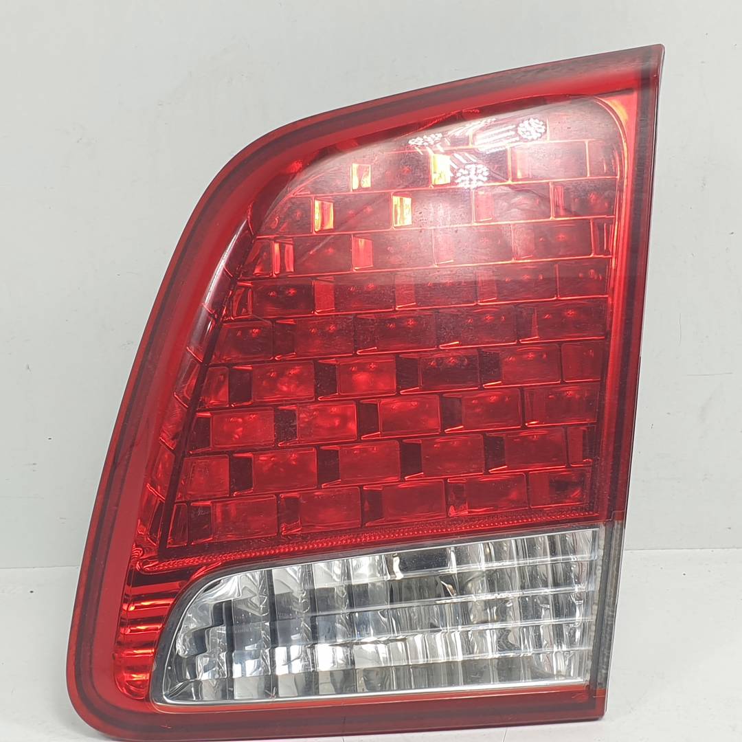 PILOTO TRASERO DERECHO INTERIOR - 924062P0 - KIA - SORENTO