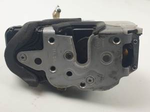 CERRADURA PUERTA DELANTERA IZQUIERDA 3023881 OPEL ASTRA J LIM. Autodesguaces Alicante