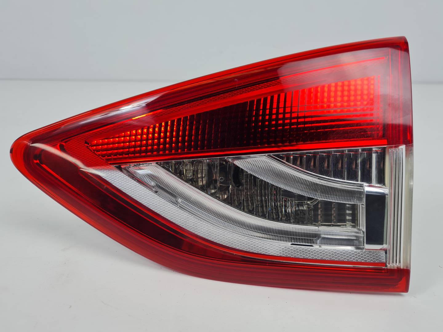 PILOTO TRASERO DERECHO INTERIOR - CV4413A602BD - FORD - KUGA (CBS)