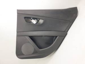 GUARNECIDO PUERTA TRASERA DERECHA 5F4868606 SEAT LEON (5F1) Autodesguaces Alicante
