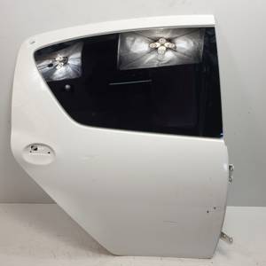 PUERTA TRASERA DERECHA TOYOTA AYGO (KGB/WNB) Autodesguaces Alicante