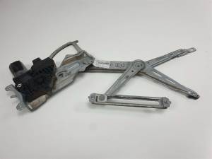 ELEVALUNAS DELANTERO IZQUIERDO 90579355 OPEL ZAFIRA A Autodesguaces Alicante