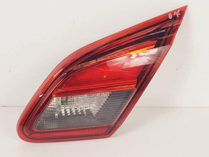 PILOTO TRASERO DERECHO INTERIOR 39022624 OPEL CORSA E Autodesguaces Alicante
