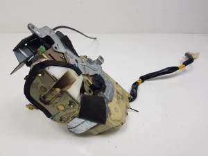 CERRADURA PUERTA DELANTERA IZQUIERDA TOYOTA YARIS (NCP1/NLP1/SCP1) Autodesguaces Alicante