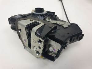 CERRADURA PUERTA DELANTERA IZQUIERDA TOYOTA COROLLA VERSO (R1) Autodesguaces Alicante