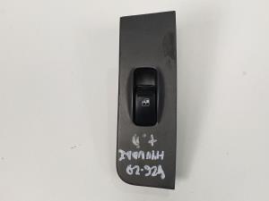MANDO ELEVALUNAS TRASERO DERECHO 9358017510 HYUNDAI MATRIX (FC) Autodesguaces Alicante