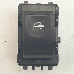 MANDO ELEVALUNAS DELANTERO DERECHO E30176 RENAULT MEGANE III BERLINA 5P Autodesguaces Alicante