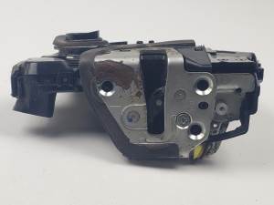 CERRADURA PUERTA DELANTERA IZQUIERDA TOYOTA VENZA (AV10) Autodesguaces Alicante