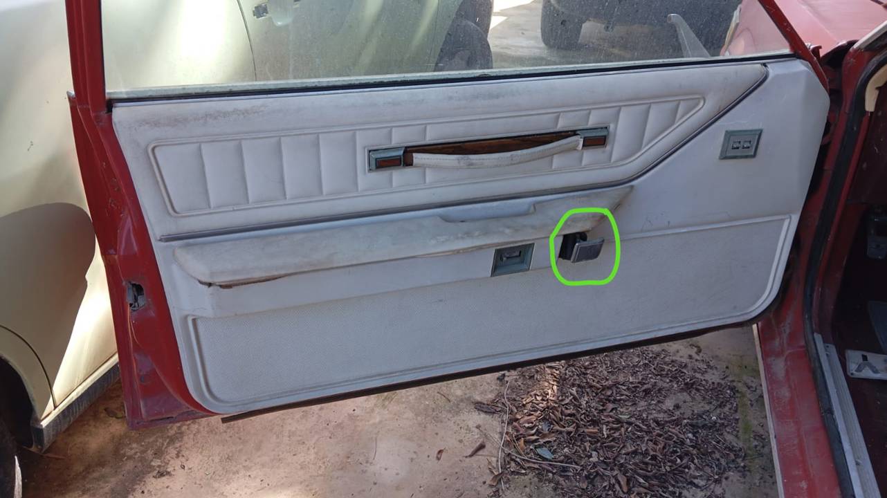MANETA INTERIOR DELANTERA IZQUIERDA