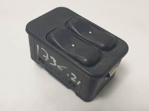MANDO ELEVALUNAS DELANTERO IZQUIERDO 90561088 OPEL ASTRA G BERLINA Autodesguaces Alicante