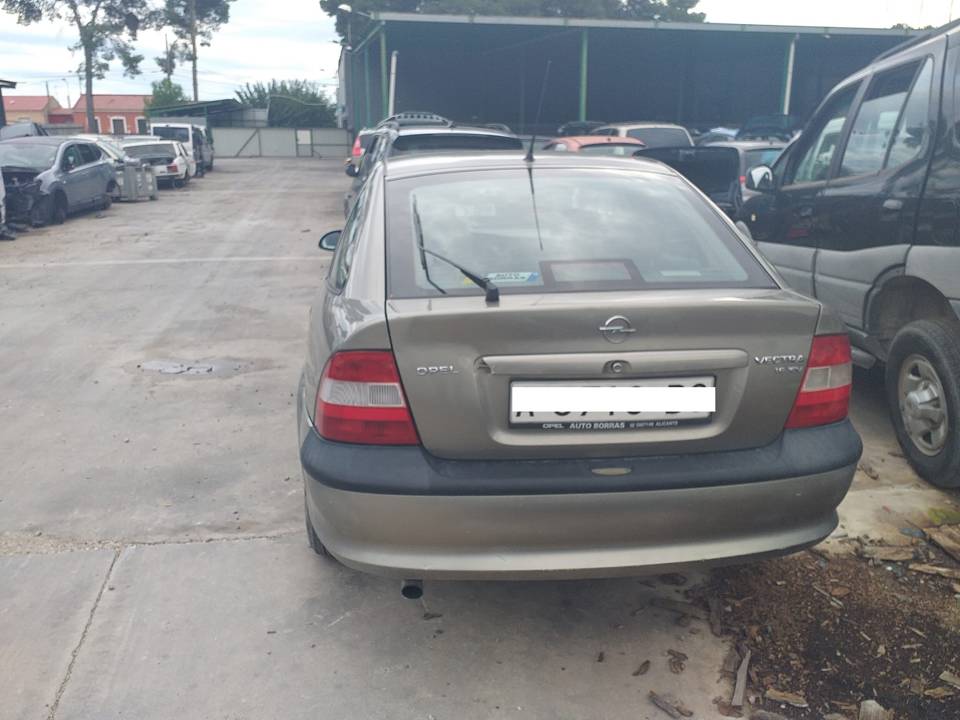 Imagen del vehículo OPEL VECTRA B BERLINA