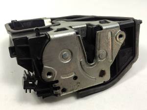 CERRADURA PUERTA TRASERA DERECHA 7167076 BMW X3 (E83) Autodesguaces Alicante