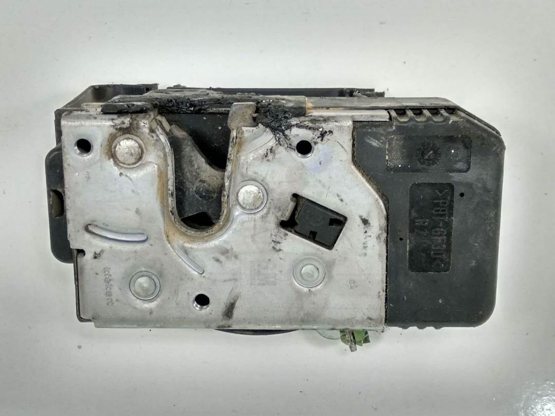 CERRADURA PUERTA DELANTERA DERECHA - 24434885 - OPEL - CORSA C