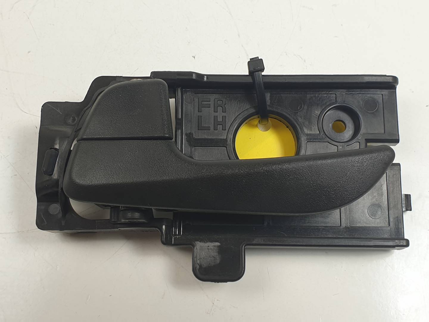 MANETA INTERIOR DELANTERA IZQUIERDA - 82610B4010 - HYUNDAI - I10 (IA)