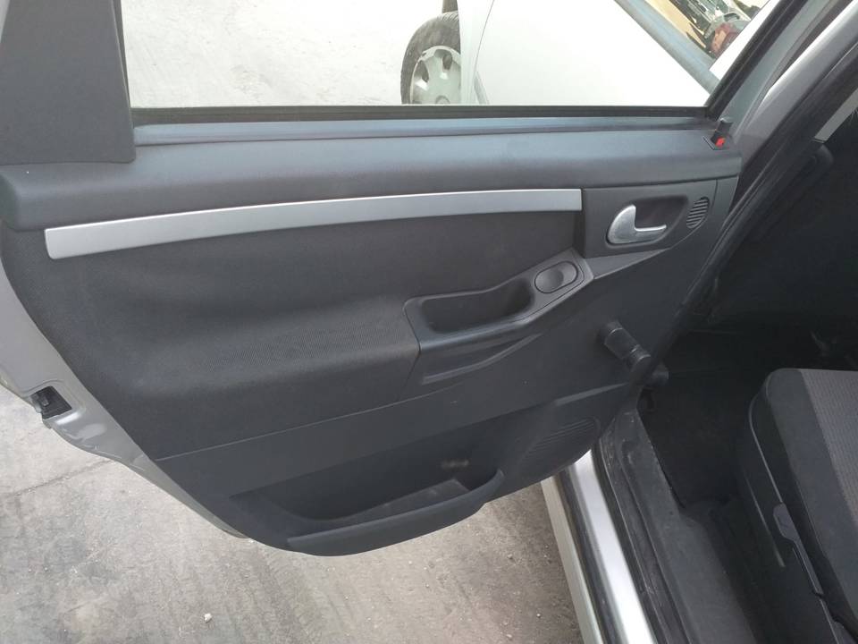 GUARNECIDO PUERTA TRASERA IZQUIERDA