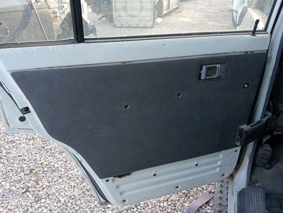 GUARNECIDO PUERTA TRASERA IZQUIERDA