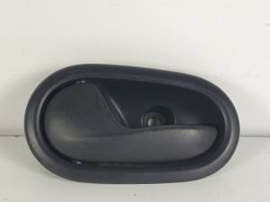 MANETA INTERIOR TRASERA IZQUIERDA 806717698R DACIA SANDERO Autodesguaces Alicante