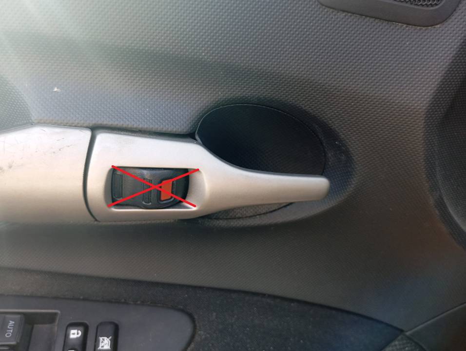 MANETA INTERIOR DELANTERA IZQUIERDA