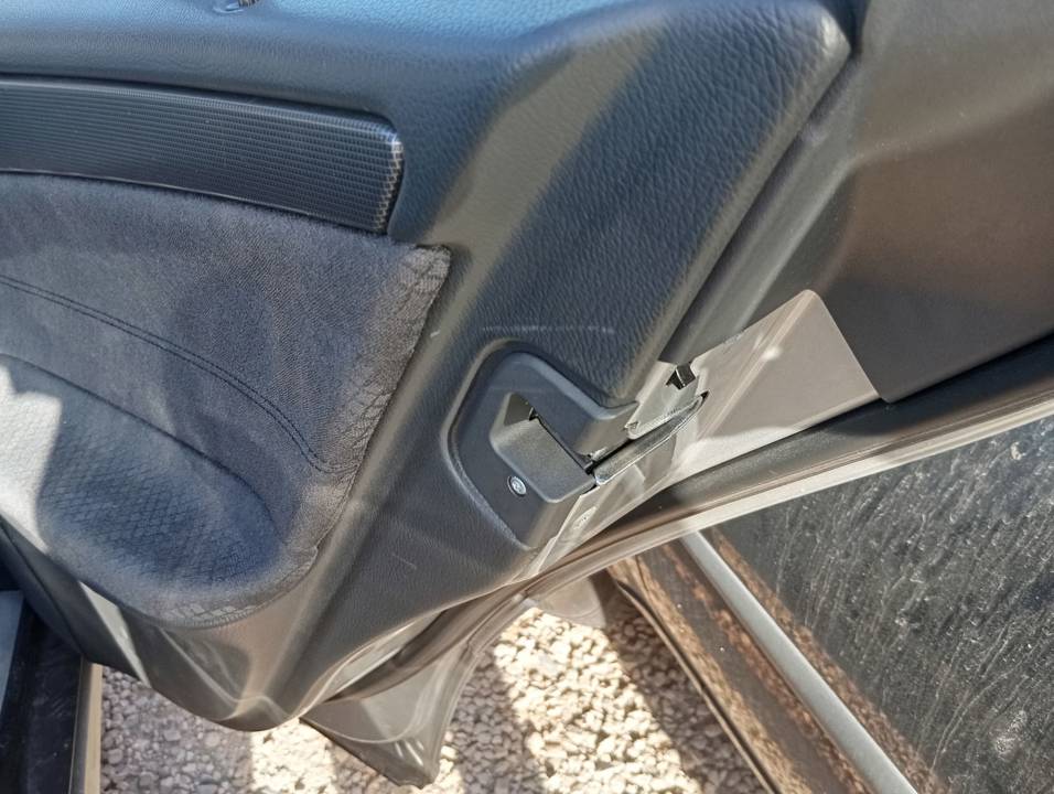 CERRADURA PUERTA TRASERA DERECHA