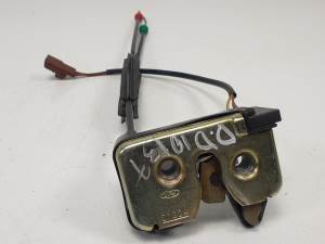 CERRADURA PUERTA DELANTERA DERECHA 2S61A43102BE FORD FIESTA (CBK) Autodesguaces Alicante