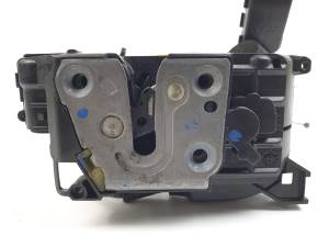 CERRADURA PUERTA TRASERA IZQUIERDA 825030032R RENAULT SCENIC III (JZ) Autodesguaces Alicante