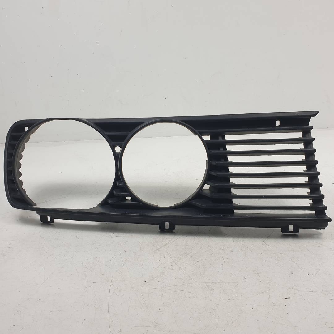REJILLA DELANTERA - BMW - SERIE 5 (E28)