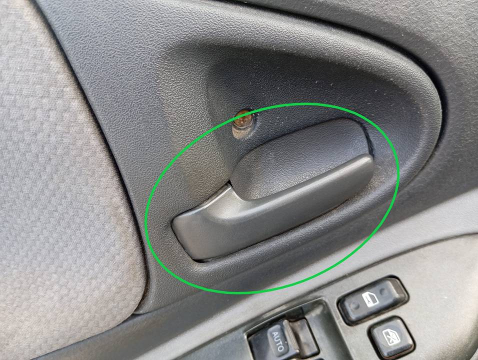 MANETA INTERIOR DELANTERA IZQUIERDA