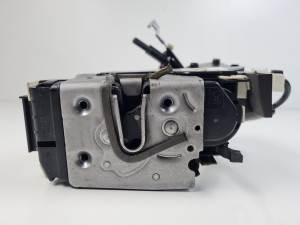 CERRADURA PUERTA TRASERA IZQUIERDA A2047300335 MERCEDES CLASE C (W204) BERLINA Autodesguaces Alicante