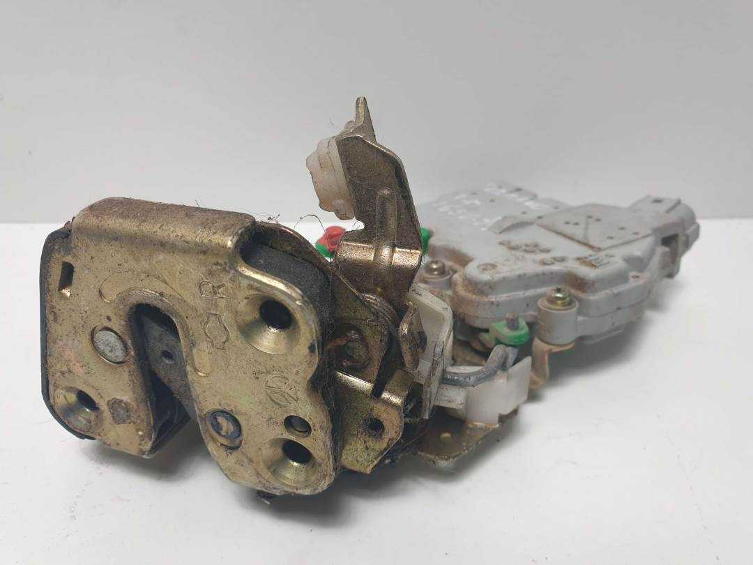 CERRADURA PUERTA TRASERA DERECHA - NISSAN - TERRANO/TERRANO.II (R20)