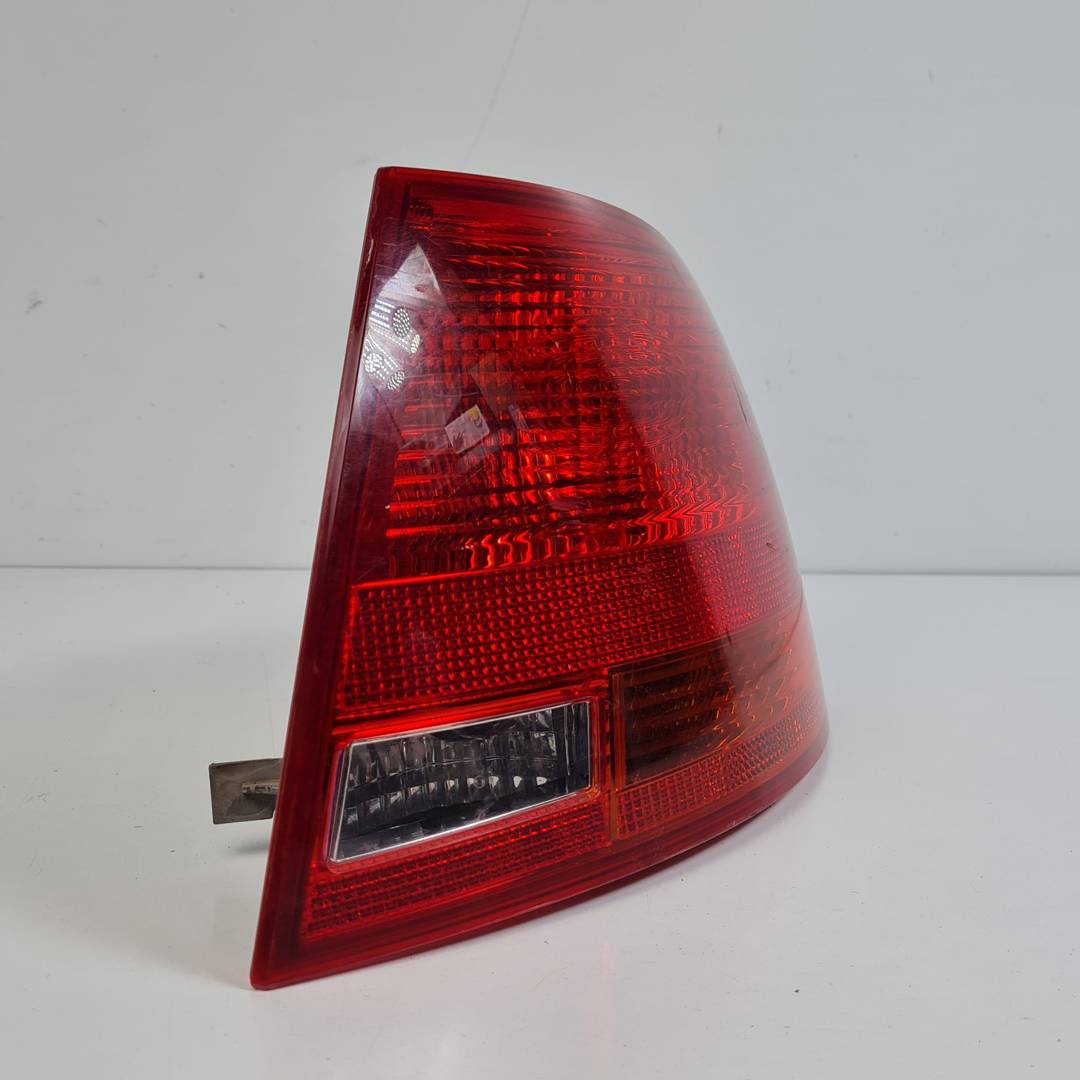 PILOTO TRASERO DERECHO - 8E9945096E - AUDI - A4 AVANT (8E)