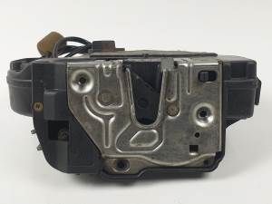 CERRADURA PUERTA TRASERA DERECHA 2117300635 MERCEDES CLASE E (W211) FAMILIAR Autodesguaces Alicante