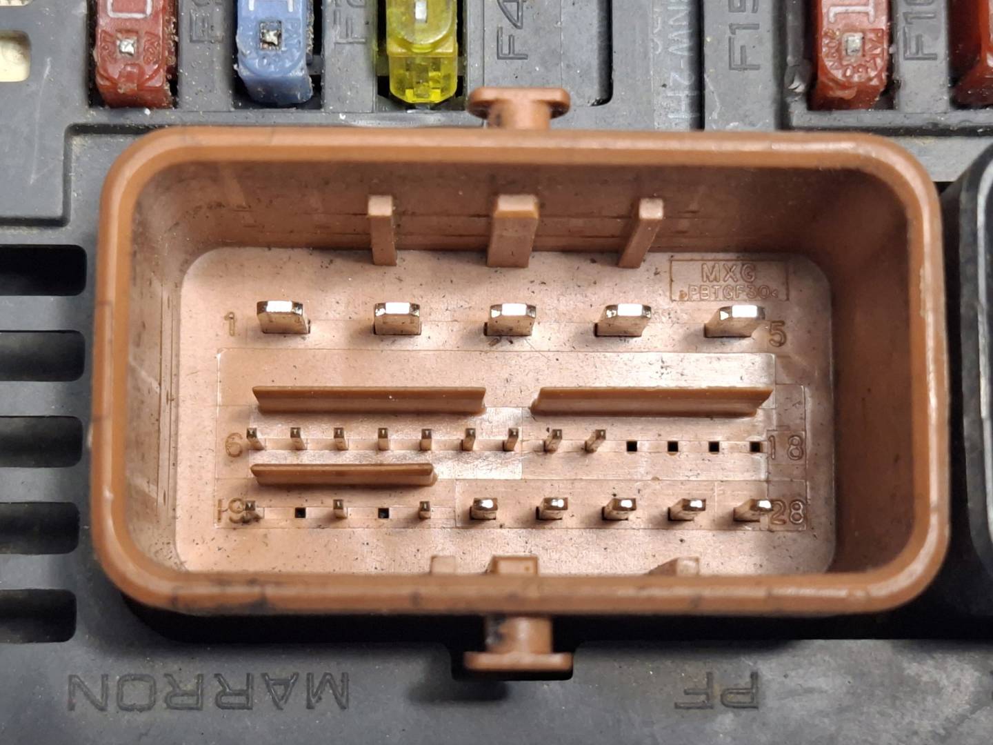 Foto 4 de Caja Reles / Fusibles Peugeot 407 (2004–2011)