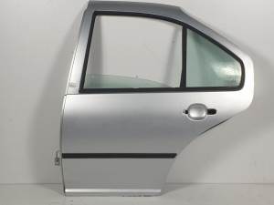 PUERTA TRASERA IZQUIERDA VOLKSWAGEN BORA BERLINA (1J2) Autodesguaces Alicante