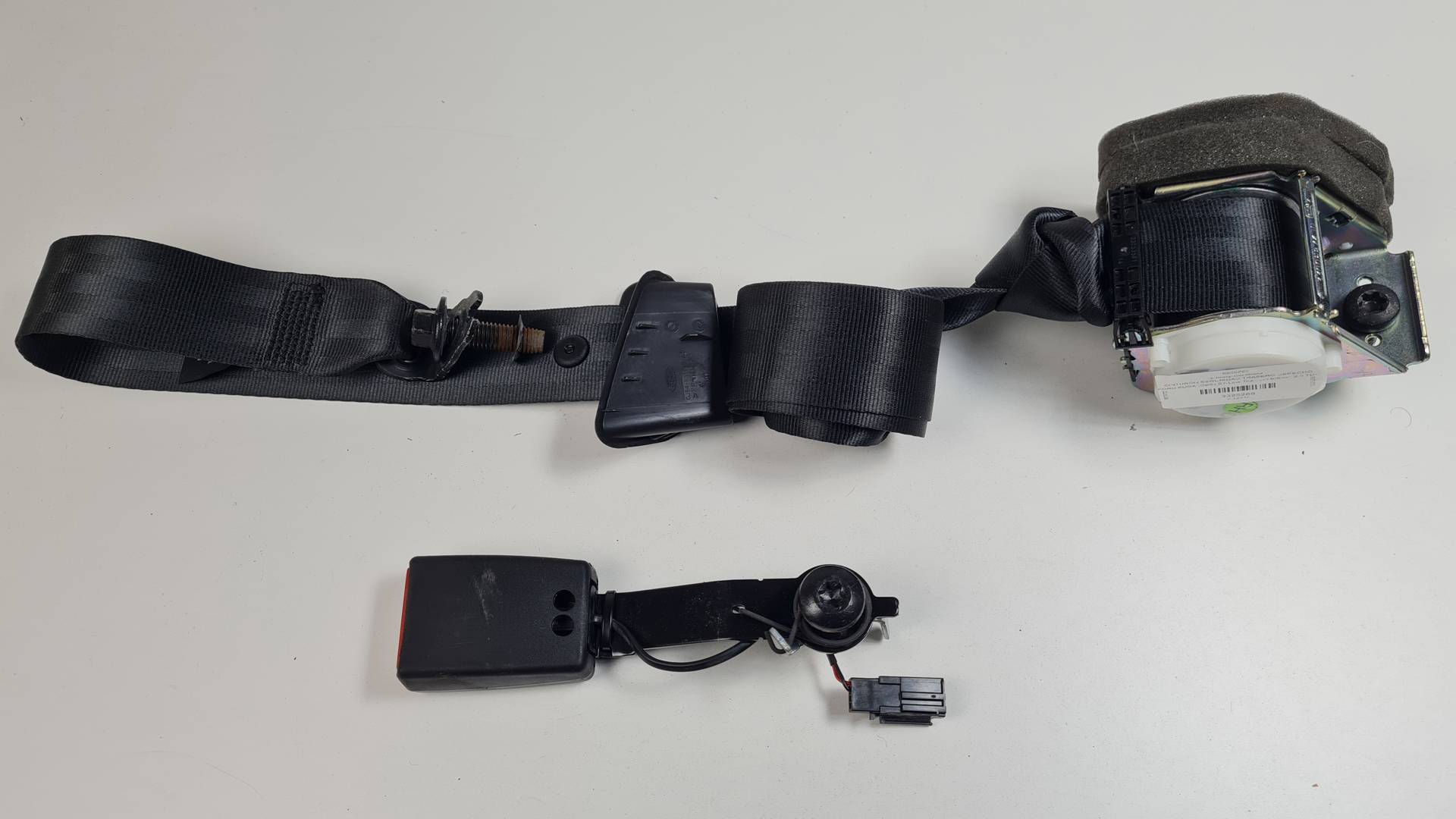 CINTURON SEGURIDAD TRASERO DERECHO - CV44611B68BA3JA6 - FORD - KUGA (CBS)