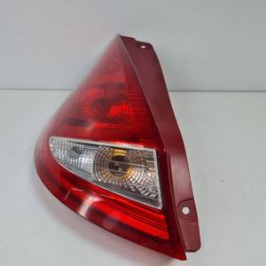 PILOTO TRASERO IZQUIERDO 8A6113405A FORD FIESTA (CB1) Autodesguaces Alicante