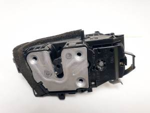 CERRADURA PUERTA TRASERA IZQUIERDA 825015FA0A NISSAN MICRA V (K14) Autodesguaces Alicante