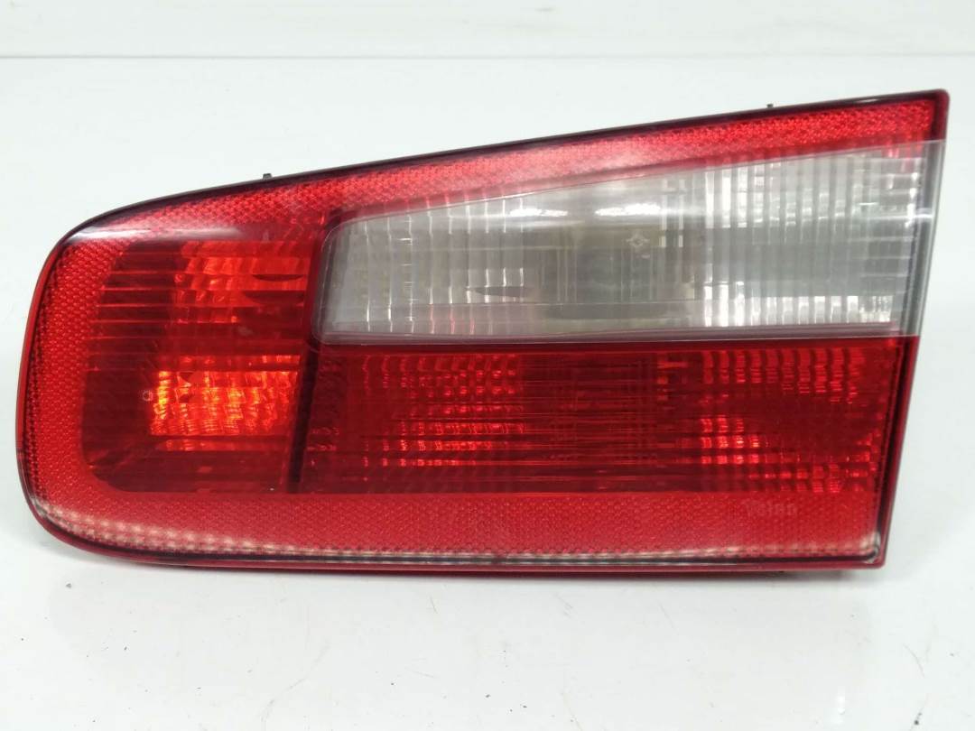 Feu intérieur arrière droit - 8200002476 - RENAULT - LAGUNA II (BG0)