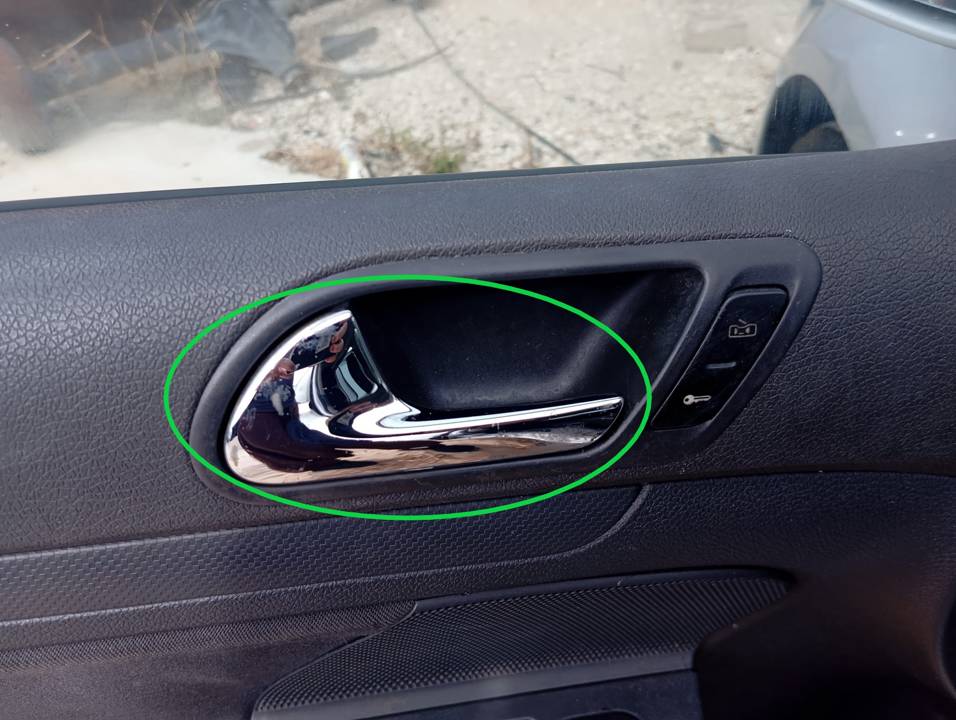 MANETA INTERIOR DELANTERA IZQUIERDA