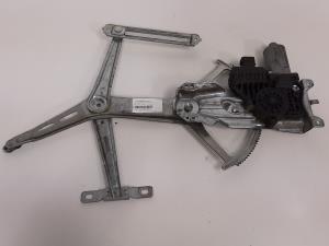 ELEVALUNAS DELANTERO DERECHO 0130821769 OPEL ZAFIRA A Autodesguaces Alicante