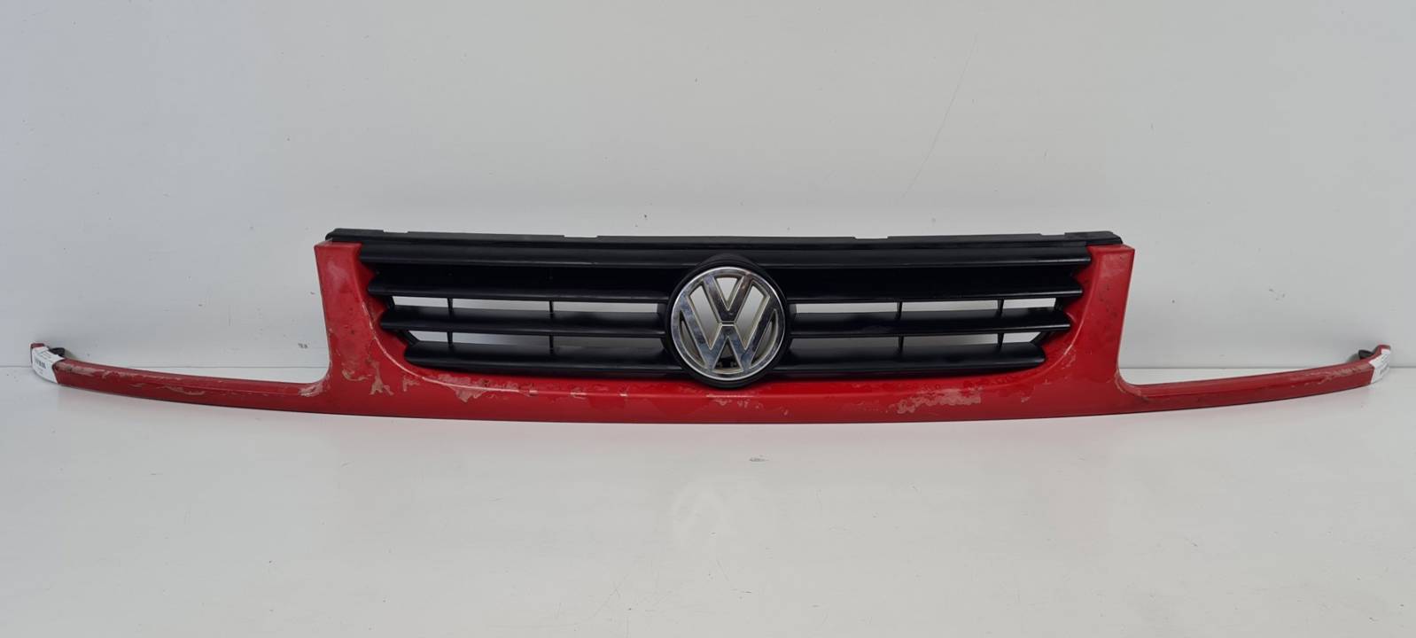 REJILLA DELANTERA 6N0853618 VOLKSWAGEN POLO BERLINA (6N1) Autodesguaces Alicante