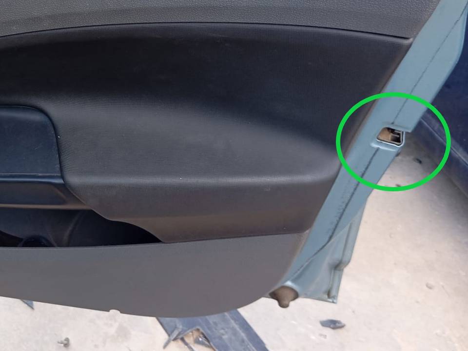 CERRADURA PUERTA DELANTERA DERECHA