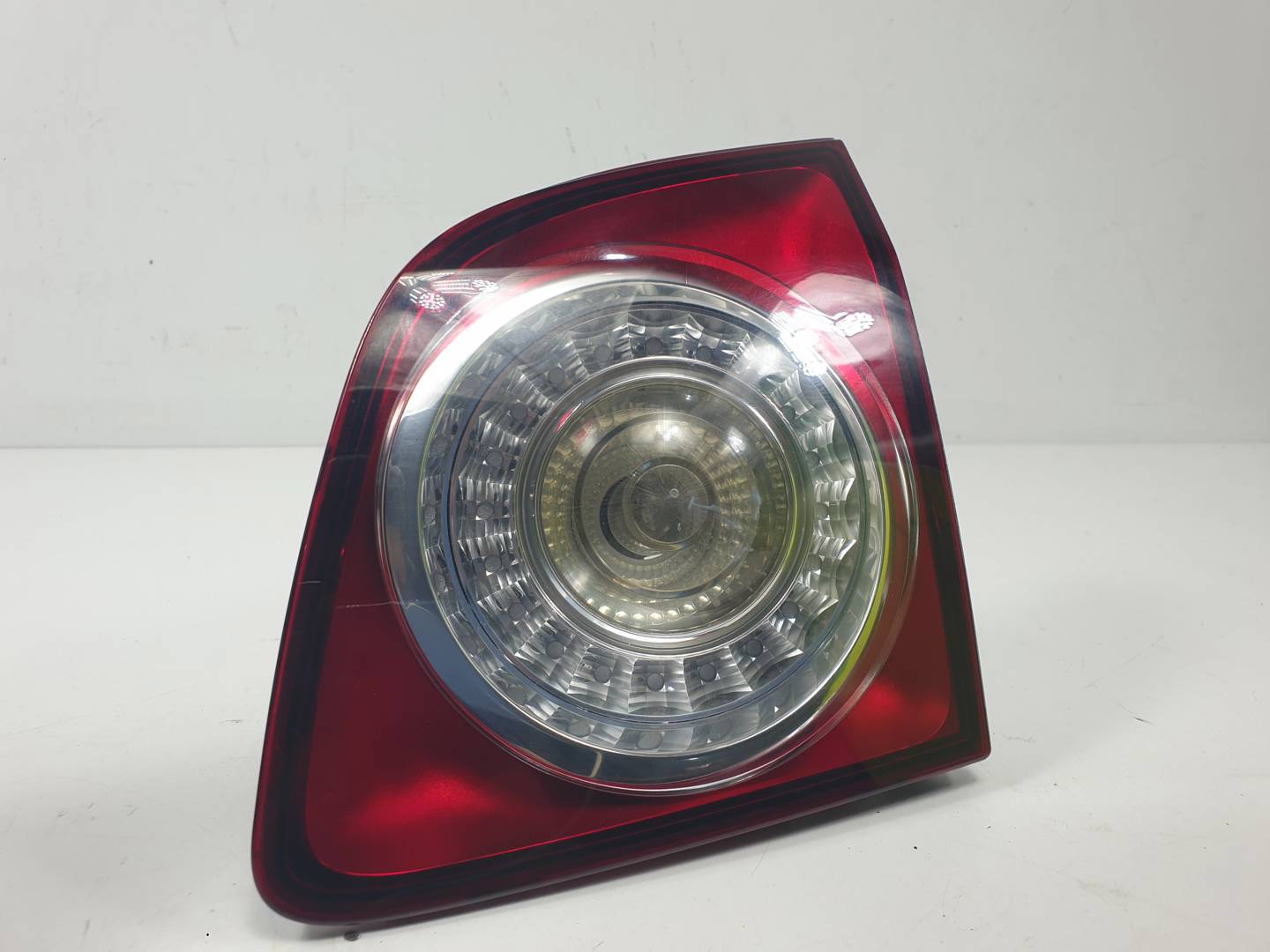 PILOTO TRASERO DERECHO INTERIOR - 5M0945094J - VOLKSWAGEN - GOLF PLUS (5M1)