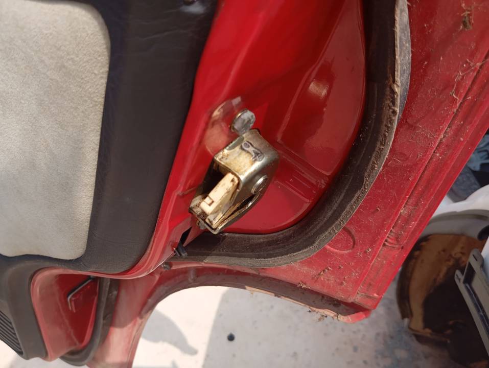 CERRADURA PUERTA TRASERA DERECHA