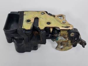 CERRADURA PUERTA TRASERA DERECHA DAEWOO LANOS Autodesguaces Alicante
