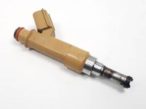 INYECTOR 232500T030 TOYOTA AURIS (E150) Autodesguaces Alicante