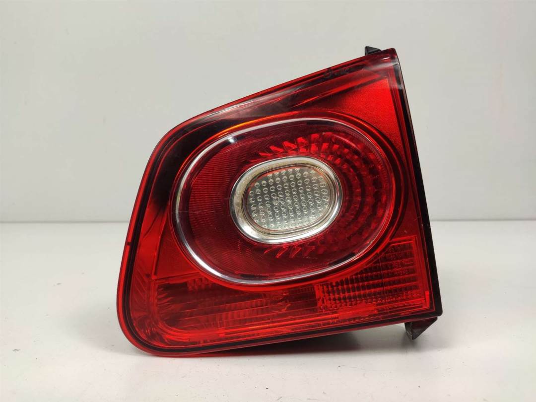 PILOTO TRASERO DERECHO INTERIOR - 5N0945094C - VOLKSWAGEN - TIGUAN (5N1)